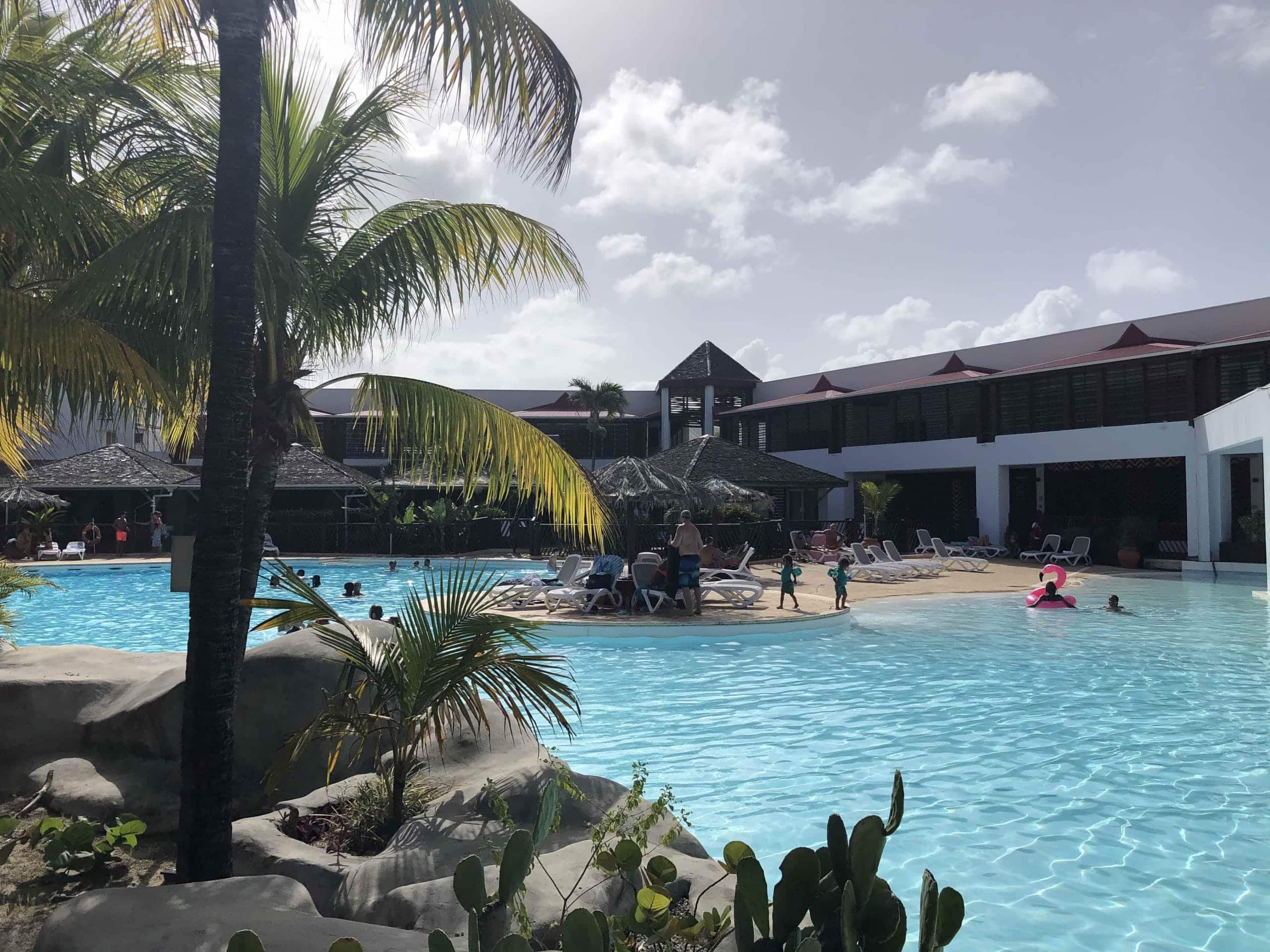 Vue-piscine-scaled